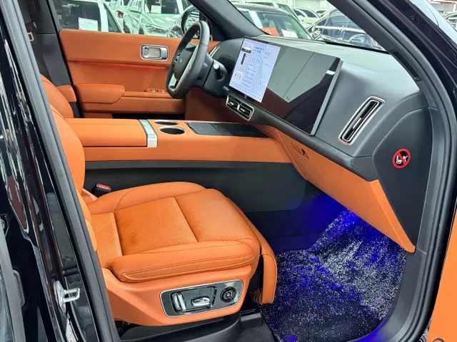 Li Auto L7 — Фото автомобиля 16