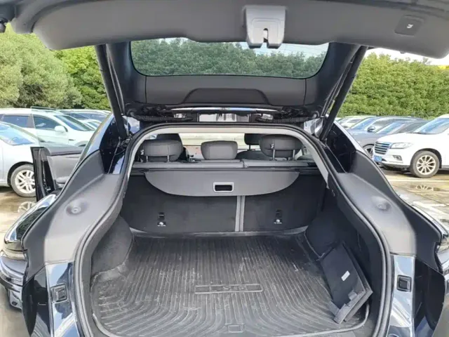 IM Motors LS6 — Фото автомобиля 18
