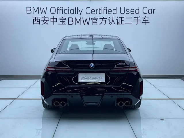 BMW M5 — Фото автомобиля 4