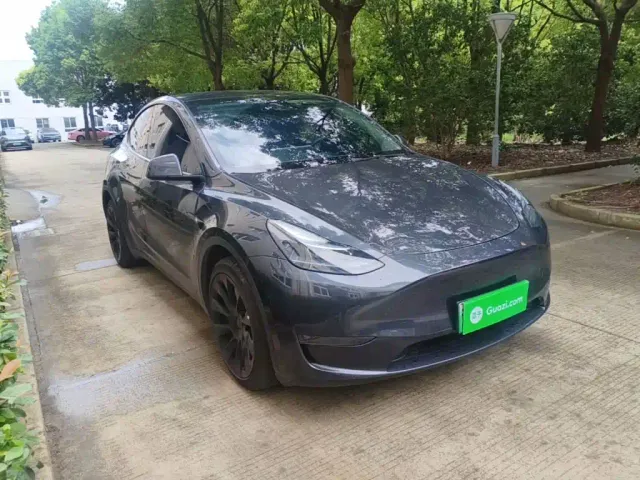 Tesla Model Y — Фото автомобиля 21