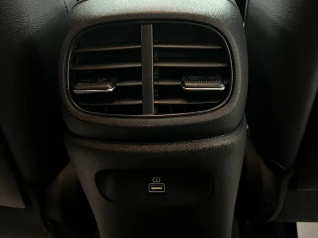 Hyundai Elantra — Фото автомобиля 14
