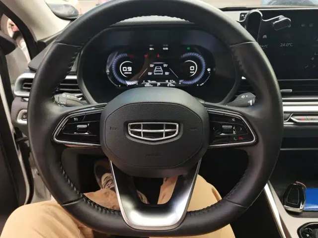 Geely Emgrand — Фото автомобиля 14