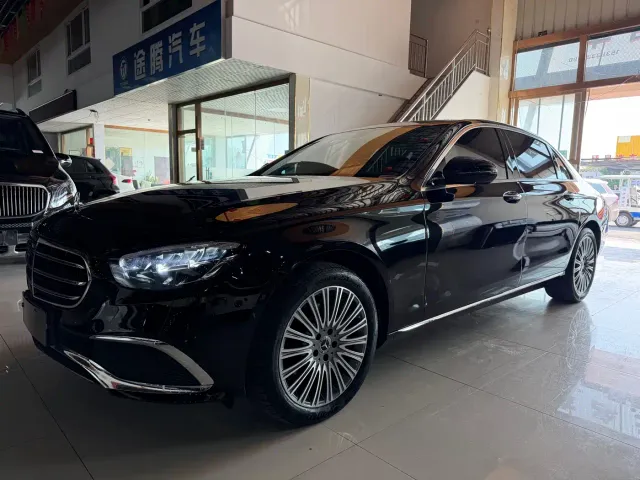 Фотография автомобиля — Mercedes-Benz E-Class