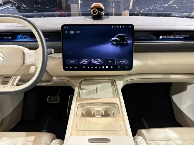 Nio ES8 — Фото автомобиля 18
