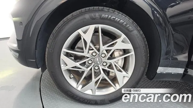 Genesis GV70 2.5T Бензин 2WD — Фото автомобиля 3