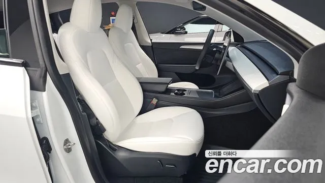 Tesla Model Y — Фото автомобиля 23