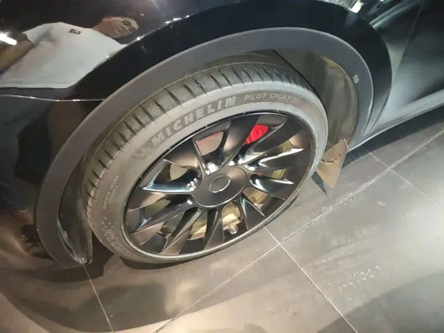 Tesla Model Y — Фото автомобиля 22