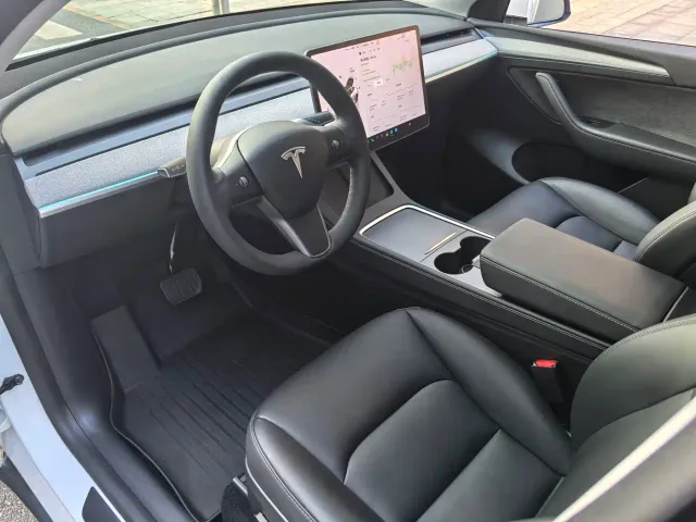 Tesla Model Y — Фото автомобиля 20