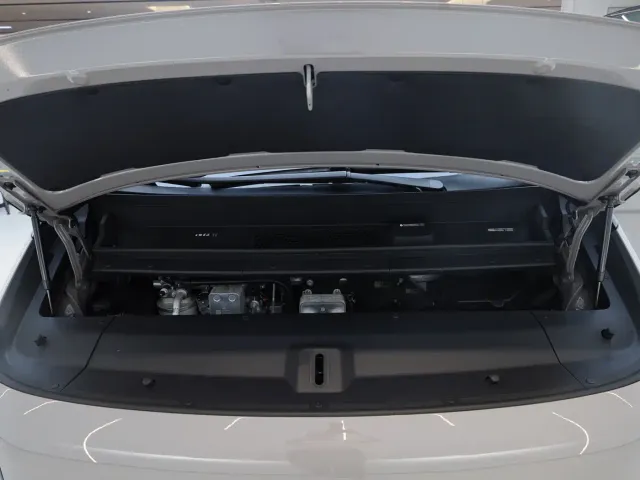 Li Auto MEGA — Фото автомобиля 17