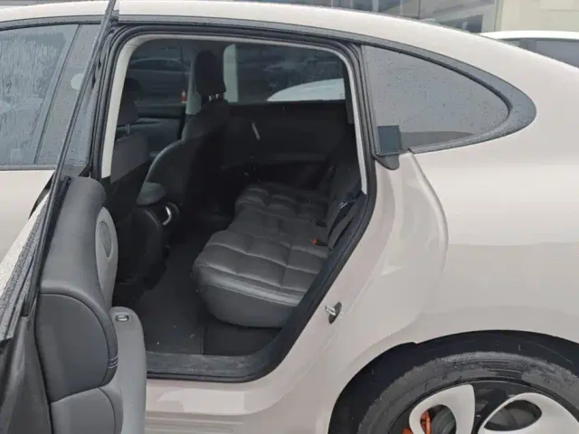 IM Motors LS6 — Фото автомобиля 11