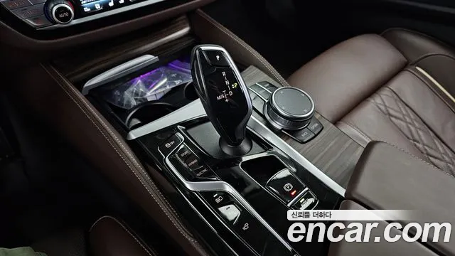 BMW 5-Series — Фото автомобиля 9