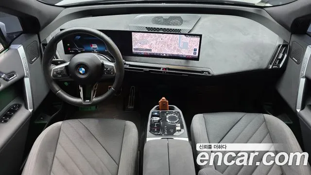 BMW iX — Фото автомобиля 7