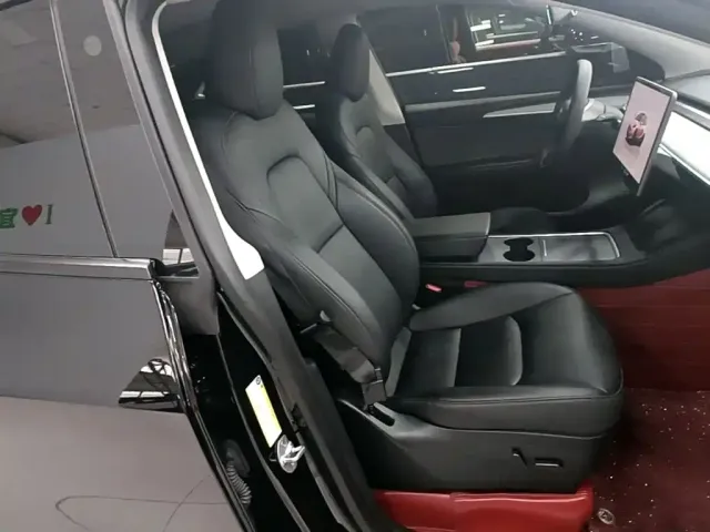 Tesla Model Y — Фото автомобиля 24