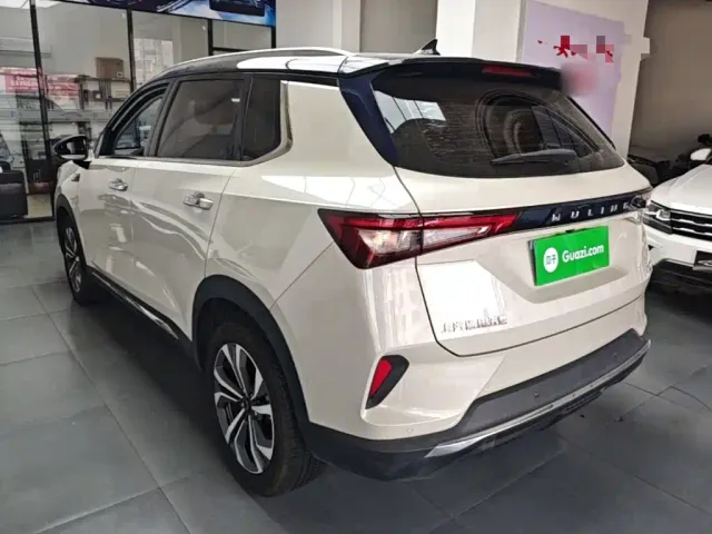 Wuling Asta — Фото автомобиля 4