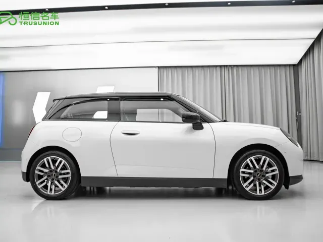 MINI Cooper — Фото автомобиля 3