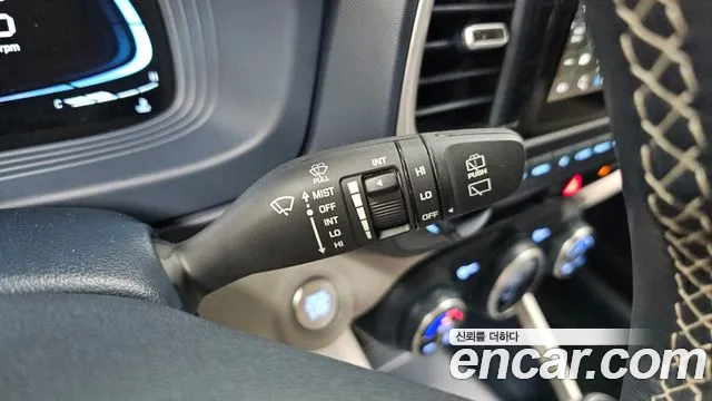 Hyundai Venue — Фото автомобиля 25