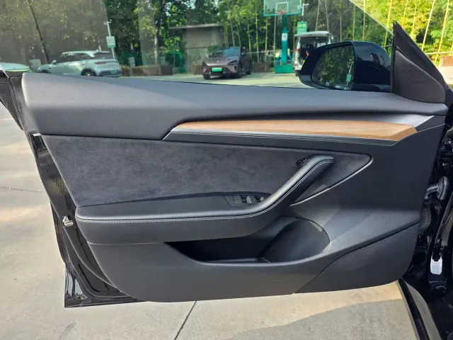 Tesla Model 3 — Фото автомобиля 7
