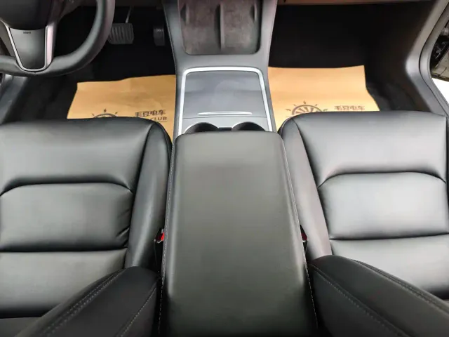Tesla Model 3 — Фото автомобиля 14