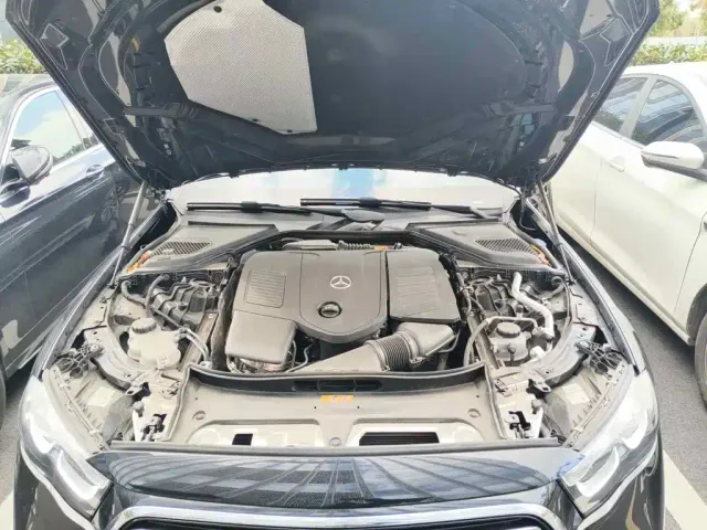 Mercedes-Benz E-Class — Фото автомобиля 9