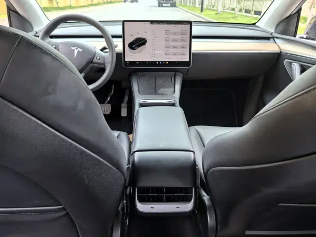 Tesla Model Y 2022 Long Range AWD — Фото автомобиля 9