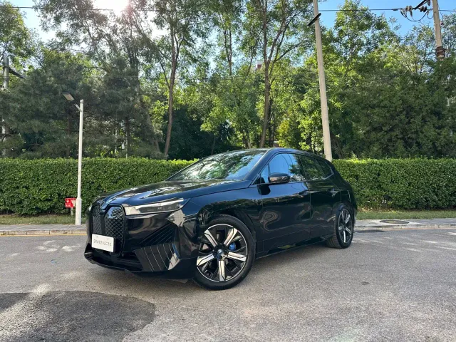 Фотография автомобиля — BMW iX
