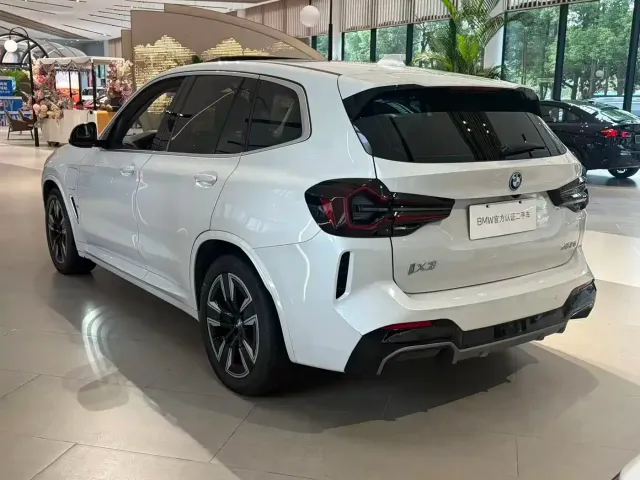 BMW iX3 — Фото автомобиля 6