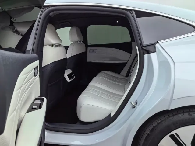 Geely Galaxy E8 — Фото автомобиля 29