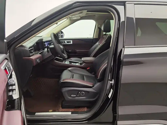 Ford Explorer — Фото автомобиля 10