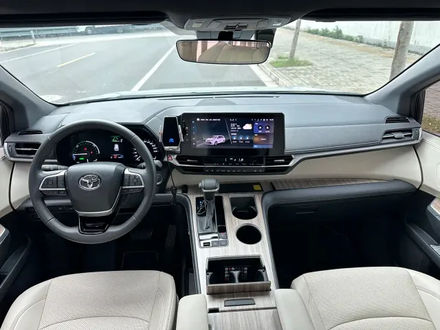 Toyota Sienna — Фото автомобиля 20