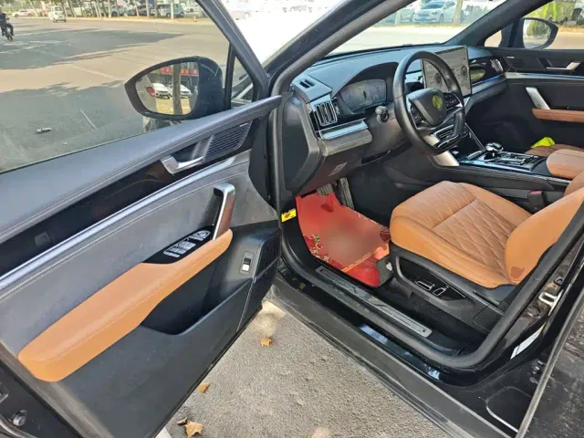 BYD Tang — Фото автомобиля 15