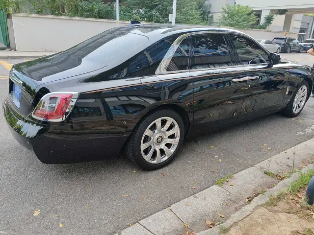 Rolls-Royce Ghost — Фото автомобиля 8