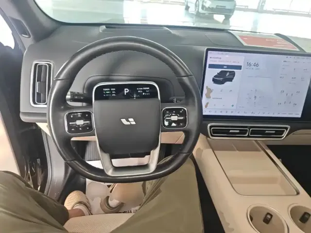 Li Auto L7 — Фото автомобиля 10