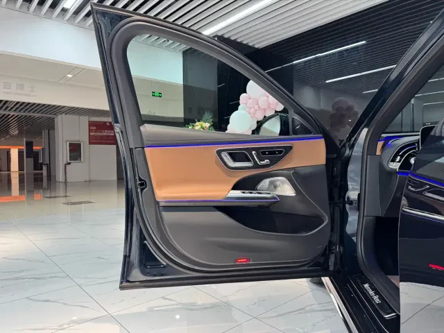 Mercedes-Benz E-Class — Фото автомобиля 11