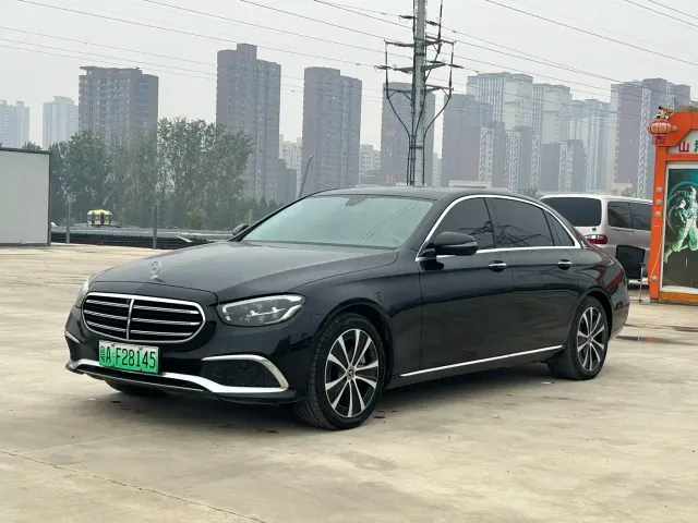Фотография автомобиля — Mercedes-Benz E-Class