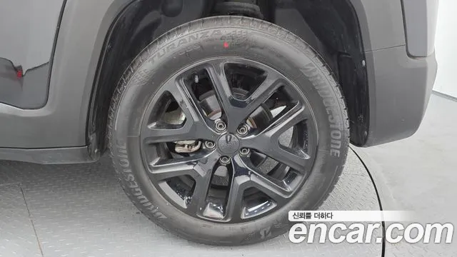Jeep Renegade — Фото автомобиля 20