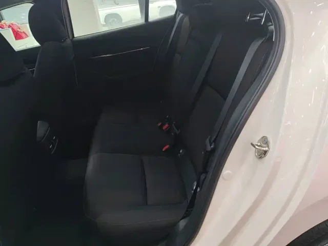 Mazda Axela — Фото автомобиля 16
