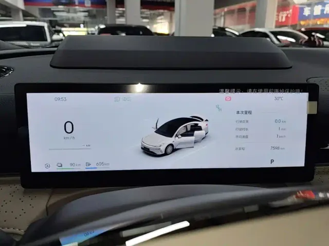 Geely Galaxy Xingyao 8 — Фото автомобиля 11