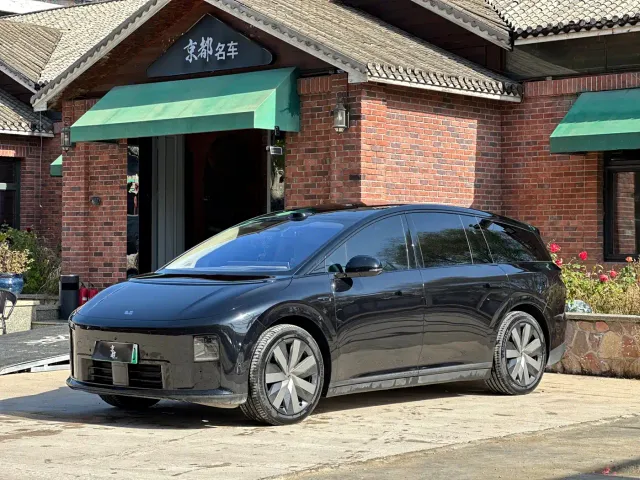 Фотография автомобиля — Li Auto i8