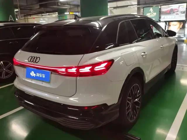 Audi Q5 e-tron — Фото автомобиля 3
