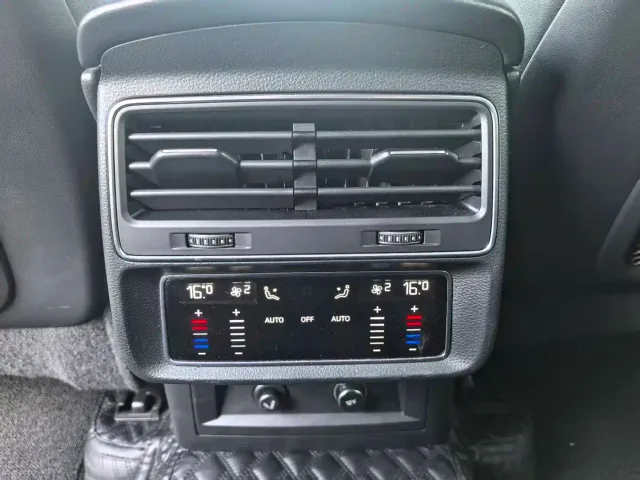 Audi Q7 — Фото автомобиля 15
