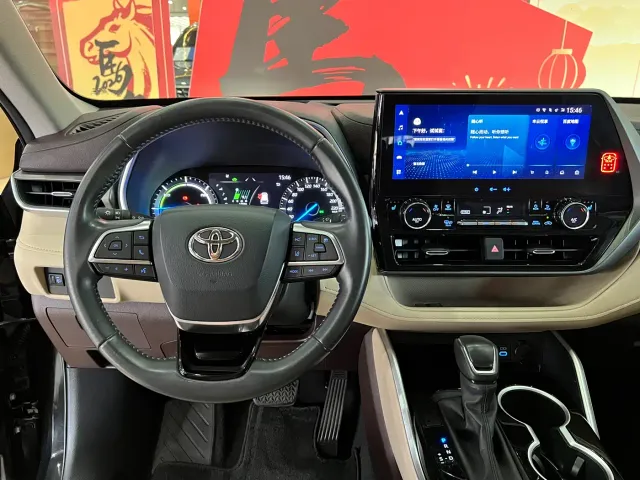 Toyota Highlander — Фото автомобиля 10