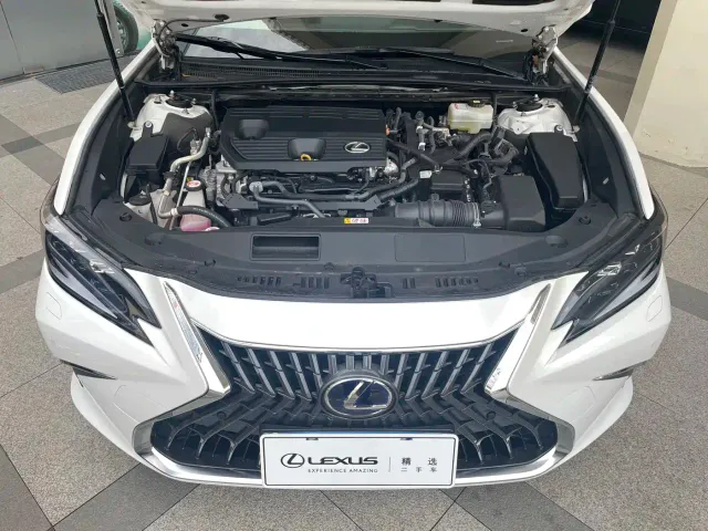 Lexus ES — Фото автомобиля 7