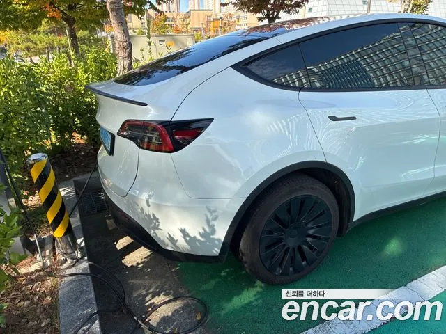 Tesla Model Y — Фото автомобиля 2