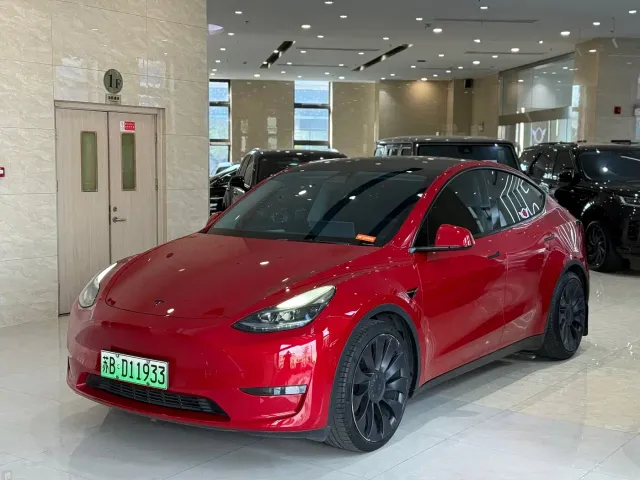 Фотография автомобиля — Tesla Model Y