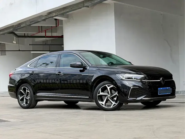 Volkswagen Passat — Фото автомобиля 3