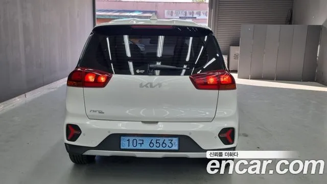 Kia Niro — Фото автомобиля 4