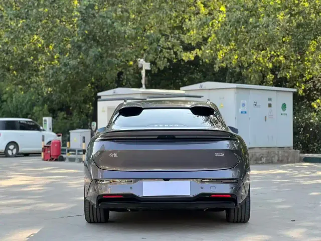 Zeekr 007 GT — Фото автомобиля 8