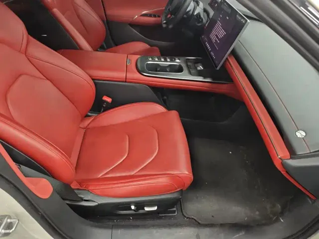 Xiaomi SU7 — Фото автомобиля 24