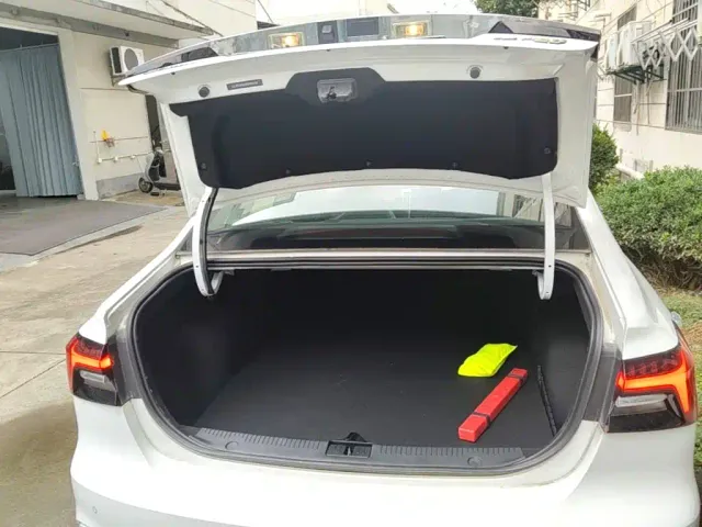 Roewe i6 MAX EV — Фото автомобиля 18