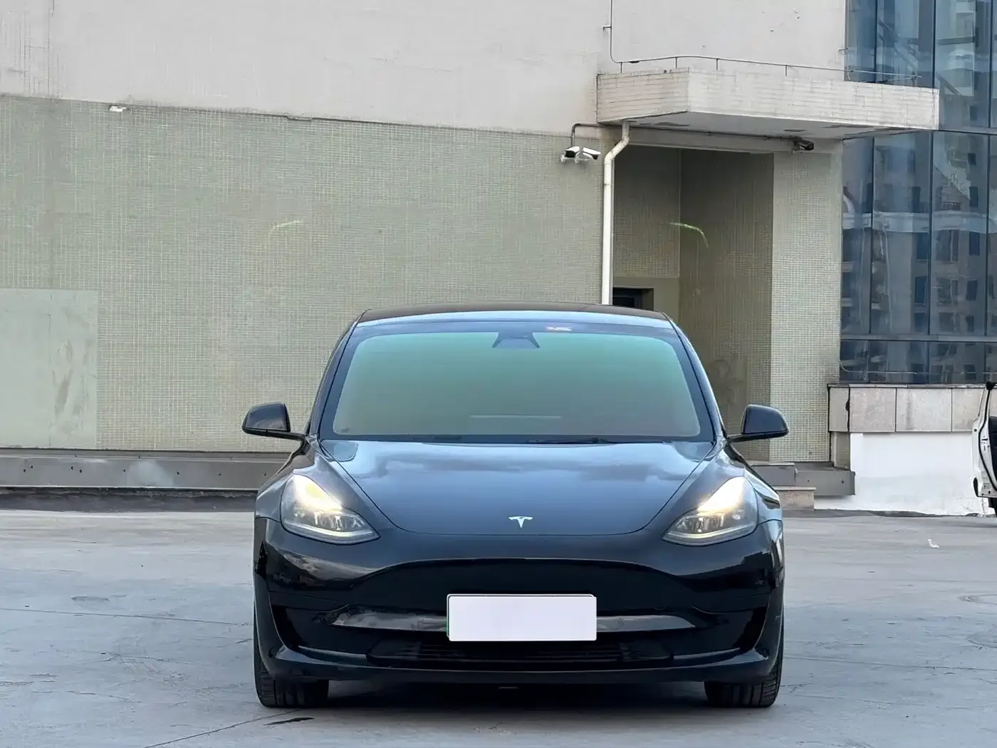 Tesla Model 3 2022 Model Rear-Wheel Drive Version — Фото автомобиля 2